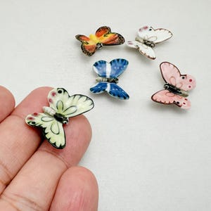Handbemalte Keramik Miniatur Schmetterlinge Figuren - Bunte Miniaturen Garten für Dekor, Sammler, Basteln und Geschenke,
