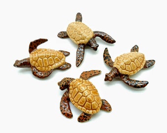 陶器製 ウミガメ 置物 手描きの陶器製赤ちゃんウミガメの置物、4体セット：ブルー＆ホワイト