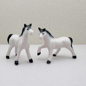 Porcelain Horse Figurines: Miniature Ceramic Farmhouse Decor