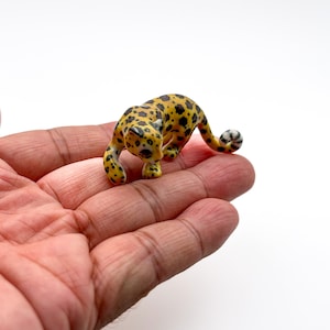 Ceramic Leopard Figurine, Exquisite Tabletop Decor, Gift for wild animal lovers, figurines collectors, Hand=painted figurine