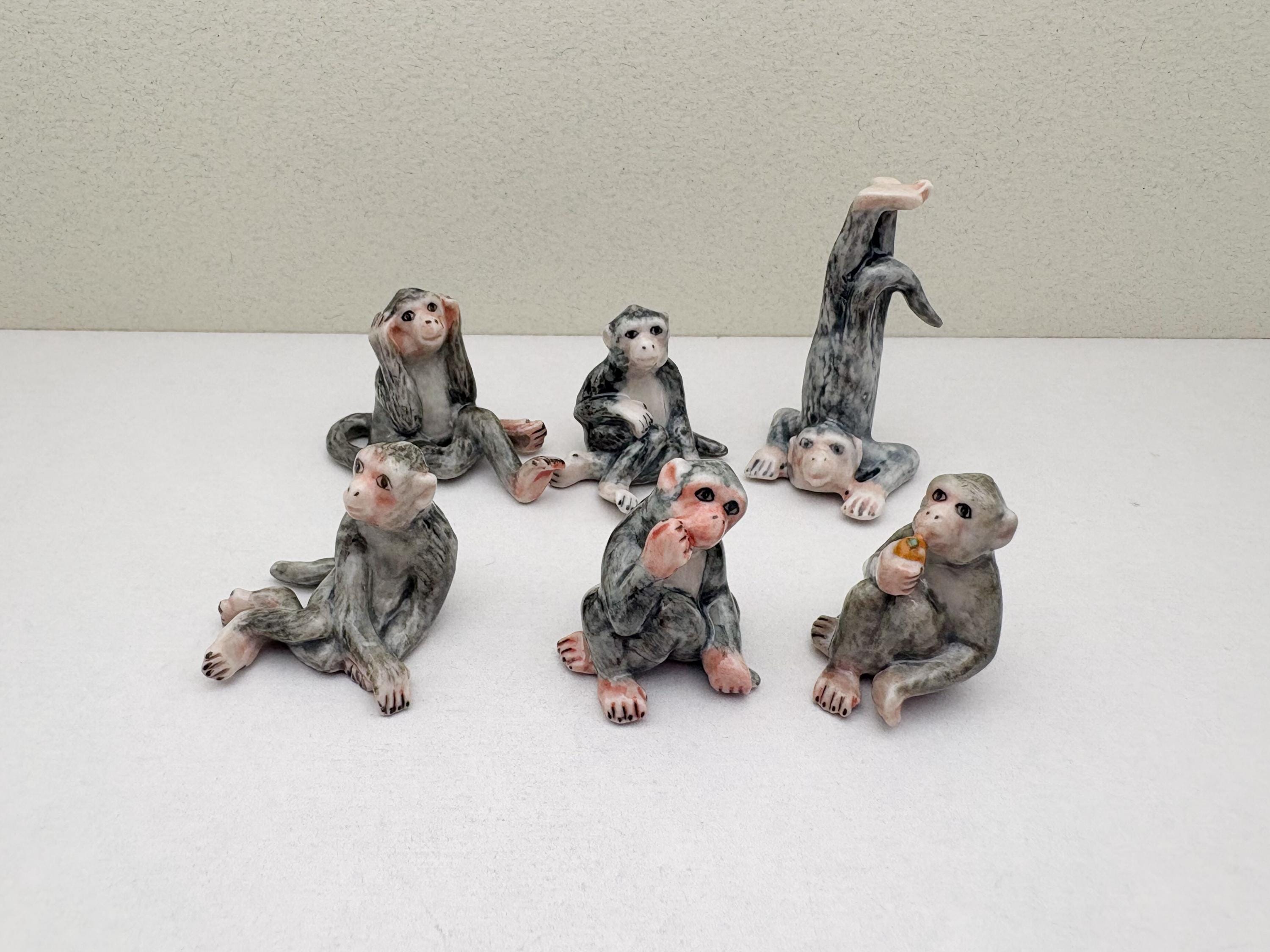 moni moni Animals やさいぬファクトリー　２個セット　激レア Handcrafted Ceramic Monkey Figurines: Playful Animal Shelf Decor