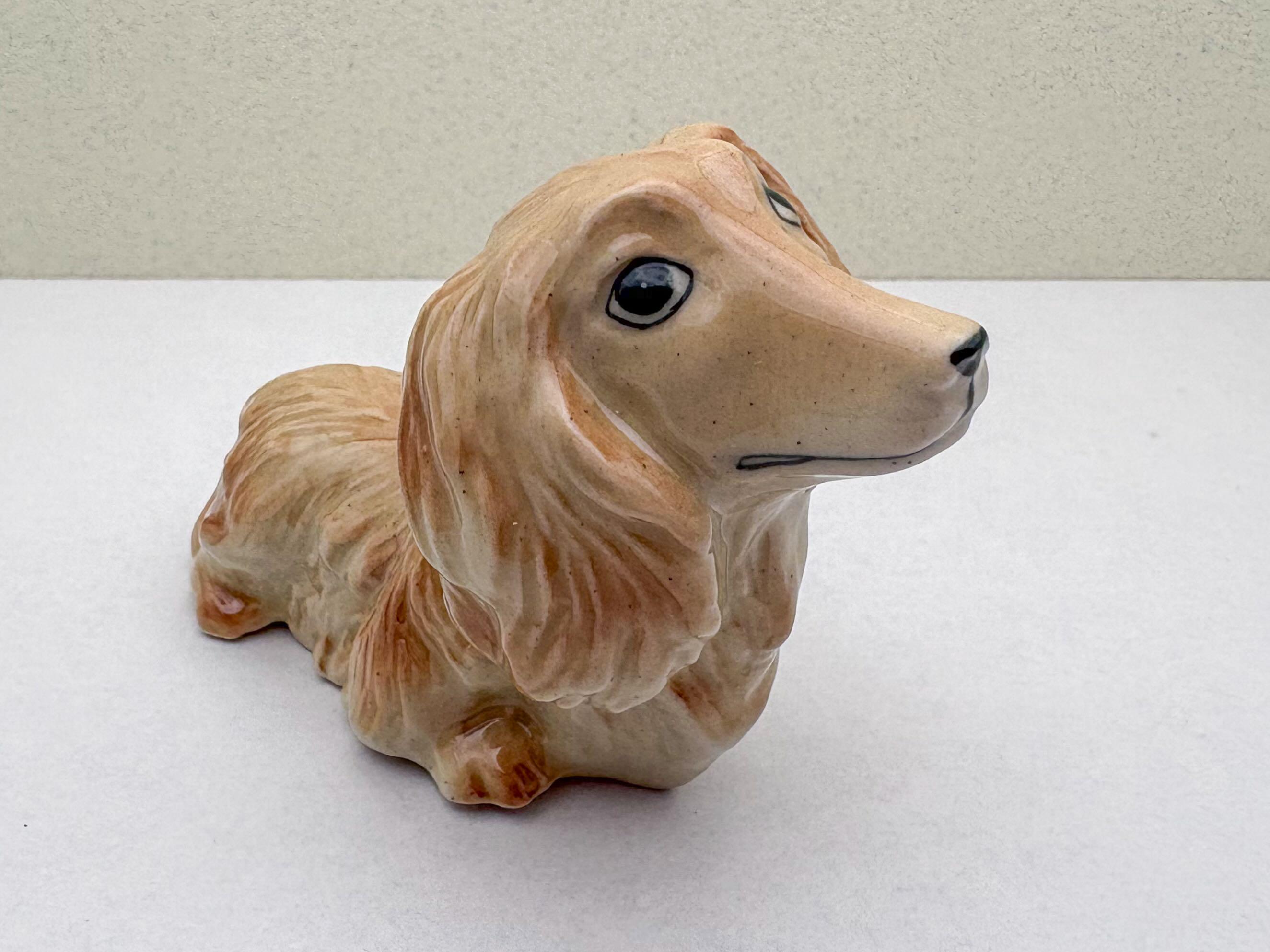 手作り陶器製長毛ダックスフントの置物：犬好きのためのインテリア