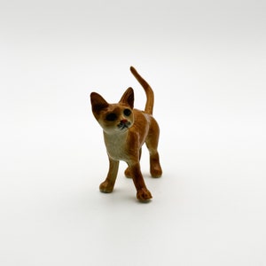 Handcrafted Miniature Orange Tabby Cat Ceramic Figurine, Thin Shape, Gift for Cat Owners, Cat Lovers, Home Decoration