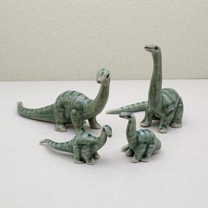 Handmade Ceramic Dinosaur Set – Brontosaurus Figurines with Baby Dinos – Cute Jurassic Animal Collectible Gift for Dino Lovers