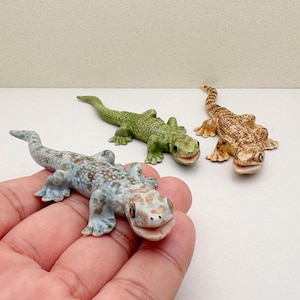Handmade Ceramic Gecko Figurine: Smiling Lizard Shelf Decor