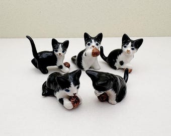 Handbemalte Keramik Tuxedo Katzen Figuren: Mini Kätzchen Set