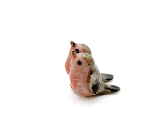 Handcrafted Miniature Ceramic Sparrow Lovebirds Figurine - Tiny Affectionate Birds Statue, Ideal for Dollhouse, Terrarium, Home Decor