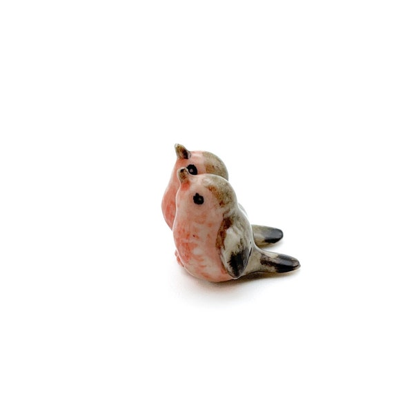 Handcrafted Miniature Ceramic Sparrow Lovebirds Figurine - Tiny Affectionate Birds Statue, Ideal for Dollhouse, Terrarium, Home Decor