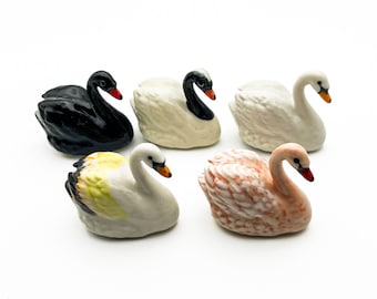 白鳥の置物（アンティーク品） Amazon.co.jp: ハクチョウ 白鳥 白磁 陶器 置物 小物入 オブジェ