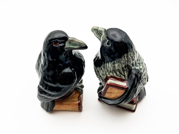 Enigmatic Raven Ceramic Figurine - Dual Color Options, Bookshelf Decor Ideas, Gifts for Bird Lovers