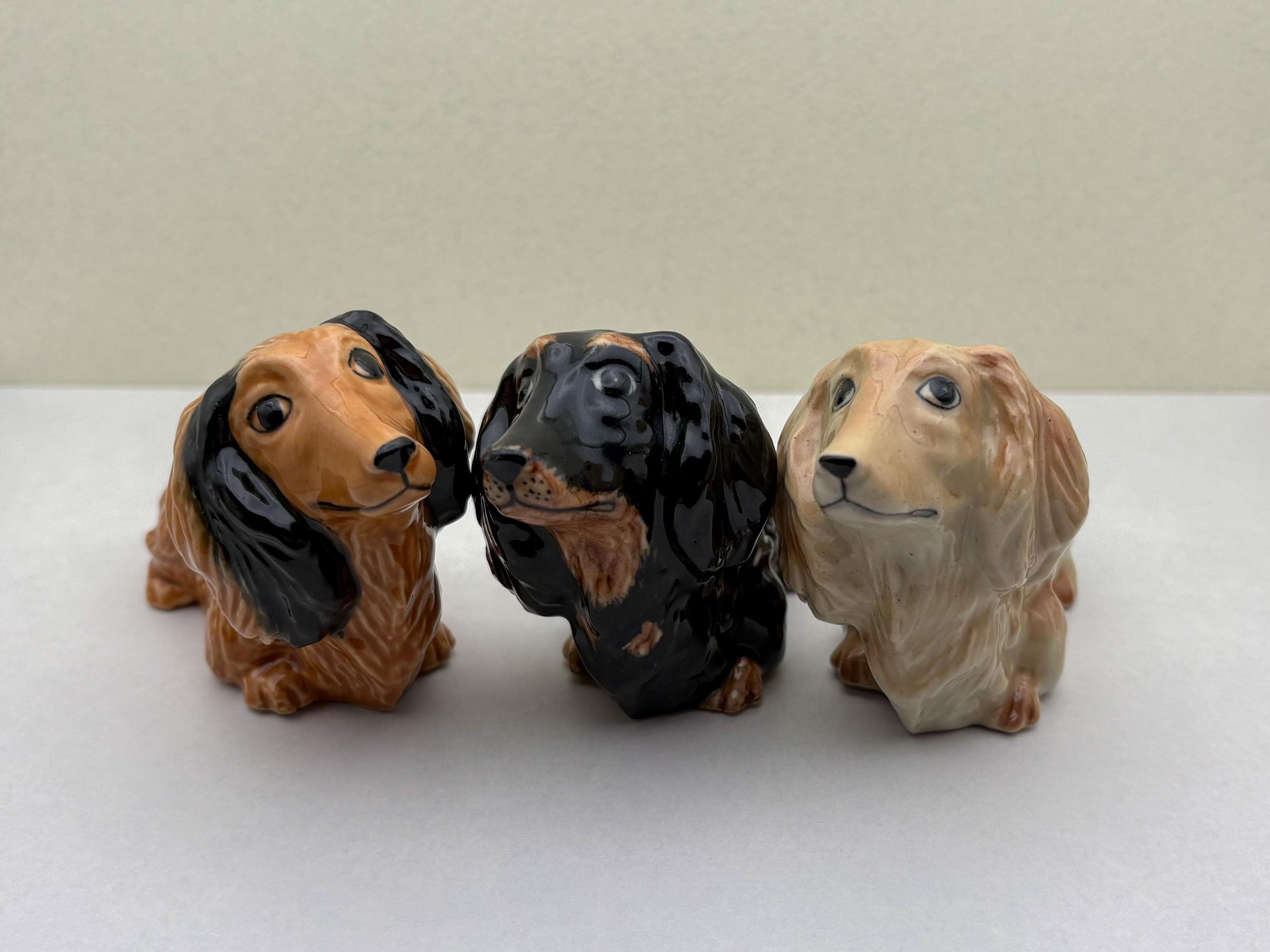 手作り陶器製長毛ダックスフントの置物：犬好きのためのインテリア