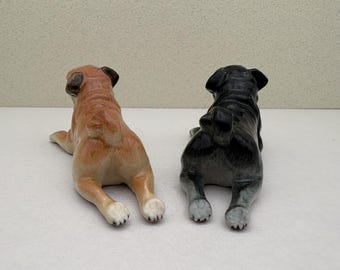 陶器製パグの置物 - 手描きのミニチュア犬、子鹿色または黒色の子犬の
