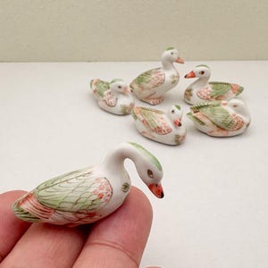 Hand-Painted Mini Ceramic Duck Figurines: Collectible Animal Decor