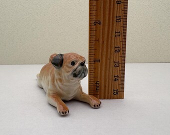 陶器製パグの置物 - 手描きのミニチュア犬、子鹿色または黒色の子犬の