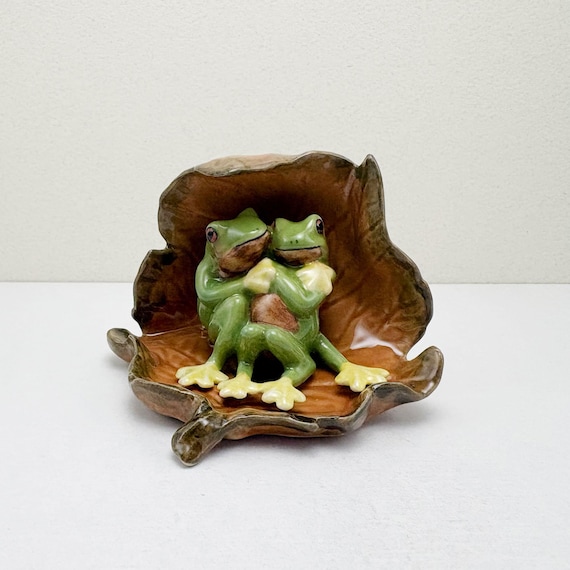 Two Green Frog Lovers in a Leaf: Hand-painted Ceramic Figurine Set