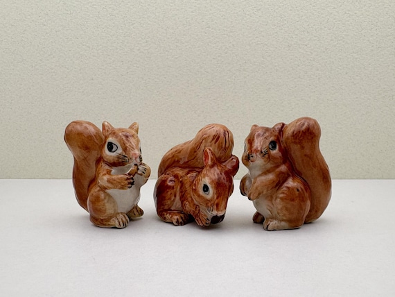 Hand-Painted Ceramic Squirrel Figurine Trio: Woodland Decor