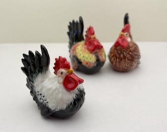 Hand-Painted Ceramic Rooster Figurine – Farm Animal Miniature, Rustic Farmhouse Kitchen Decor