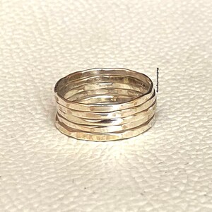 スモールバンド**925スターリングシルバーバンドリング**ハンドメイドリング**ステートメントリング**瞑想リング**女性用・男性用リング*サムリング*彼女へのギフト**送料無料