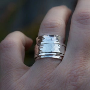 Zilveren draaibare ring, 925 sterling zilveren ring, gehamerde ring, damesring, handgemaakte ring, kerstsieraad voor mannen en vrouwen.