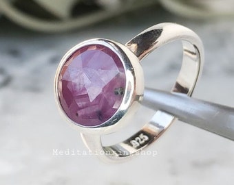 Anillo de rubí, anillo de plata de ley 925, anillo de rubí indio, anillo llamativo, anillo de plata con piedra, anillo bohemio, anillo hecho a mano, joyería hecha a mano para ella.