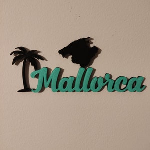 3D Schriftzug Mallorca mit Palme und der Silhouette der Insel Mallorca als Wand- oder Türdekoration