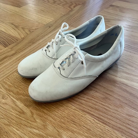 Vintage EasySpirit White Sneakers