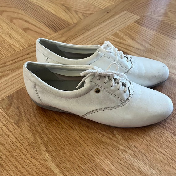 Vintage EasySpirit White Sneakers - image 5
