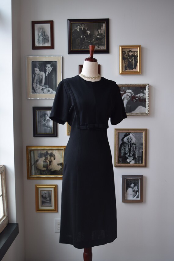 1960s Vintage Black Shift Dress w/ Front Bow Deta… - image 2