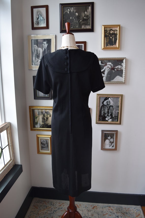 1960s Vintage Black Shift Dress w/ Front Bow Deta… - image 3