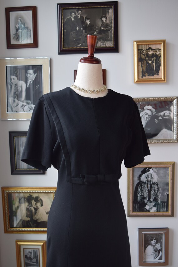 1960s Vintage Black Shift Dress w/ Front Bow Deta… - image 1