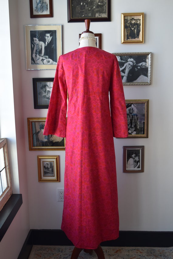 1960s Vintage Hot Pink Floral Paisley House Coat - image 4