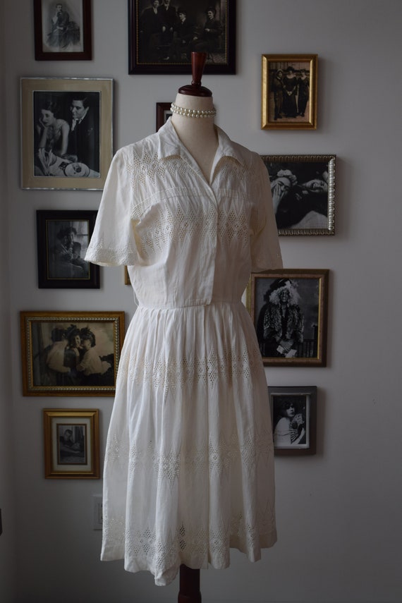 1950s Vintage White Floral Eyelet Dress - image 2