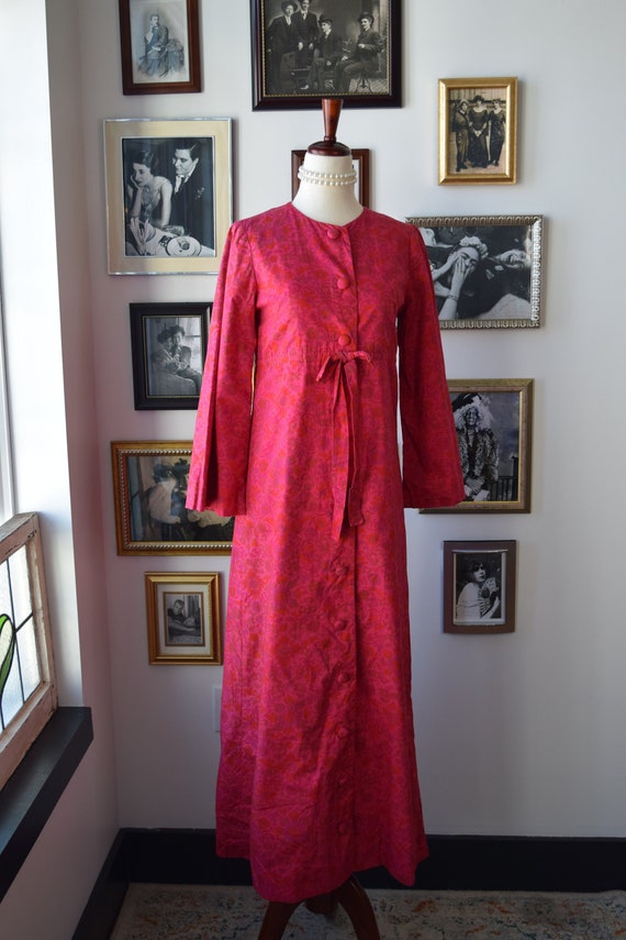 1960s Vintage Hot Pink Floral Paisley House Coat