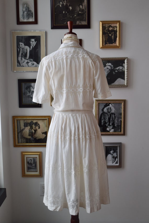 1950s Vintage White Floral Eyelet Dress - image 3