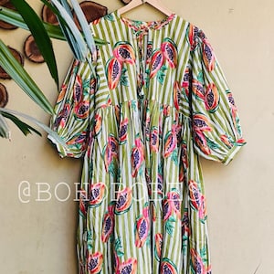 Abito midi in cotone con stampa a blocchi di mano: abito avvolgente Boho Kyra