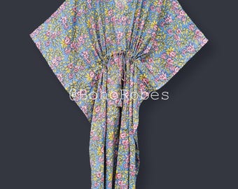 Bellissimo caftano in cotone con stampa floreale, ideale come pigiama, pareo o regalo per damigella d'onore.