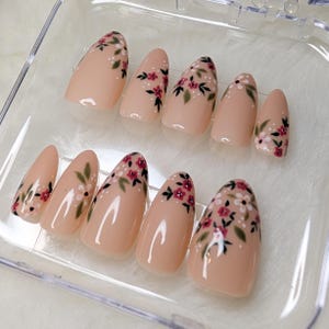 Flores Ditsy Unhas pintadas à mão | unhas postiças | unhas reutilizáveis pintadas