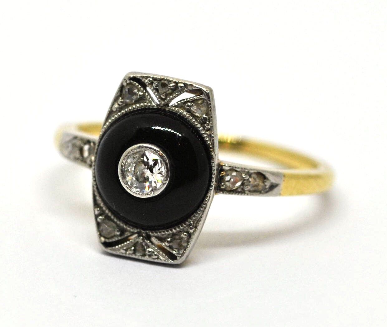 Art Deco Onyx & Diamond Ring Made of 18karat Yellow Gold -  Sweden