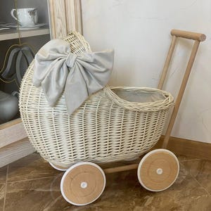 Rieten kinderwagen, bloemenmand, poppenwagen, rieten poppenwagen, rieten poppenwagen, rieten wilgenpoppenwagen, decoratie babyshower