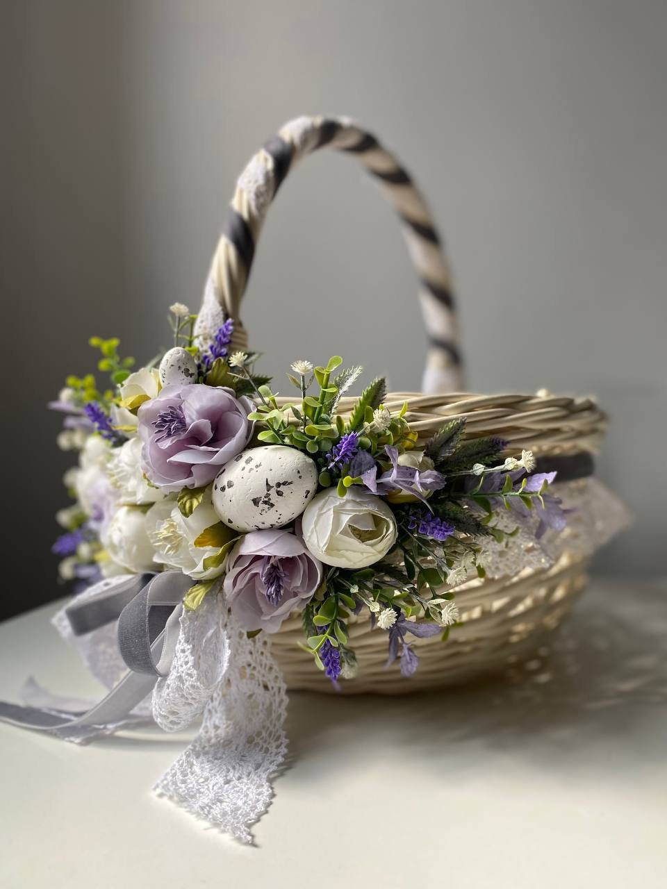 Wresetly Cesto di Fiori nel Vimini Intrecciato, Manico e Nastro Bianca, Cestini per Damigelle Nuziali, per La Decorazione Giardino di Casa (S