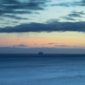 Verloren am Meer Fine Art Fotodruck Wandkunst Wohndeko Neues Wohngeschenk Geschenk zur Wohnungserwärmung Bild 2