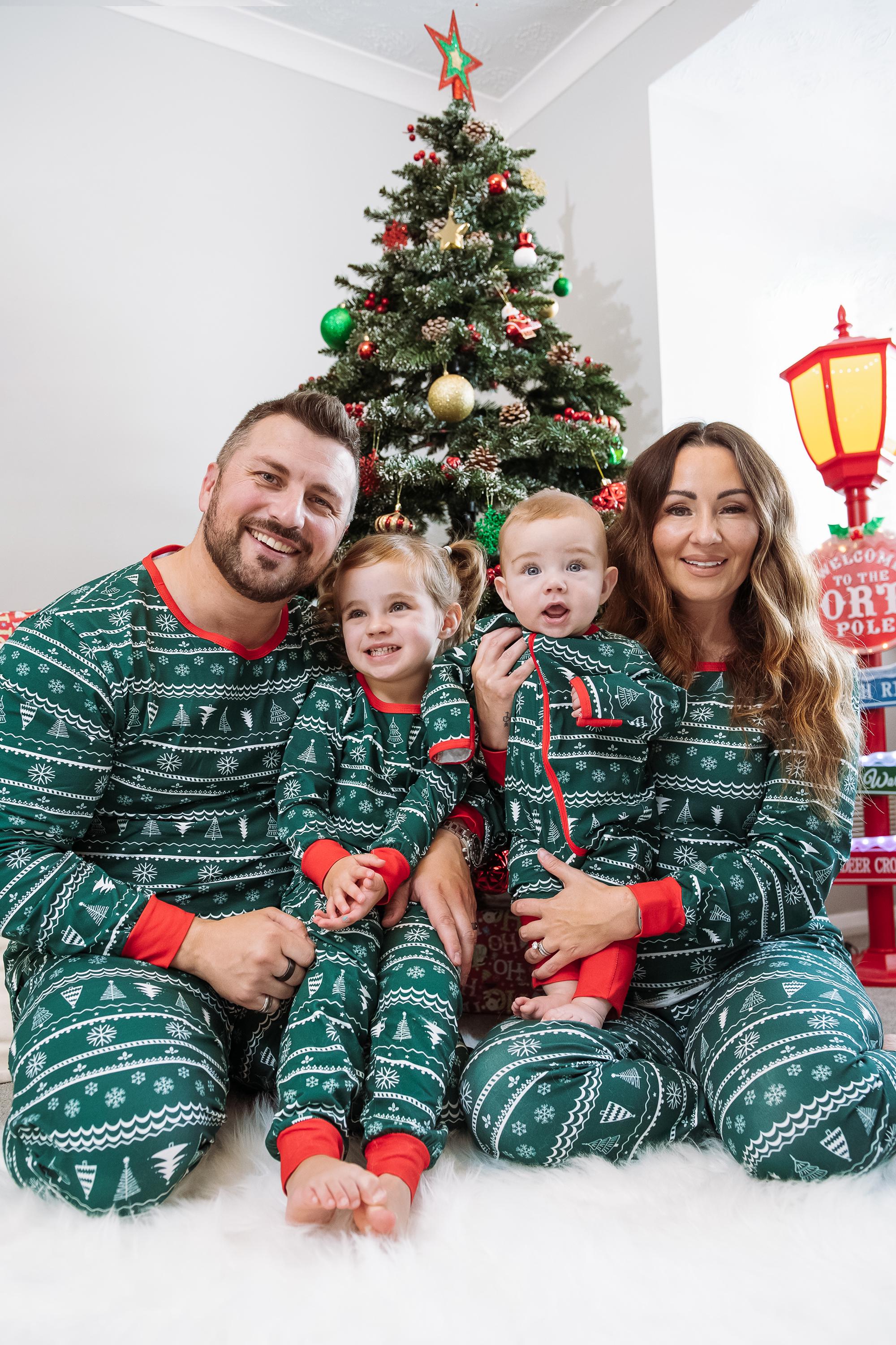 Discover Green Family Matching Christmas Pajama Sets for Adults and Kids