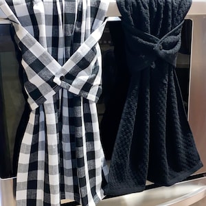 Black and White dish towel, stay put towel, dish drying towel, oven/stove handle towel, Buffalo check kitchen hand towel, dishwasher towel