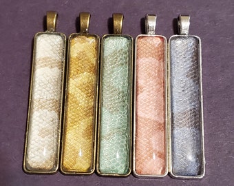 Naszyjnik z prostokątnym wisiorkiem Snake Shed