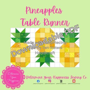 Puede incluir: Un camino de mesa con diseño de piñas. El camino presenta tres piñas amarillas y verdes con un fondo de cuadrícula. El texto incluye "Pineapples Table Runner" y "Downloadable PDF". El diseño es de Ten Sisters Handicraft.