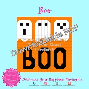 Może przedstawiać: Cyfrowy projekt o tematyce Halloween z trzema białymi, pikselowanymi duchami nad słowem "BOO" w czarnych literach blokowych. Projekt jest osadzony na pomarańczowym tle w kratkę z tekstem "PDF do pobrania". Projekt jest od Ten Sisters Handcraft.
