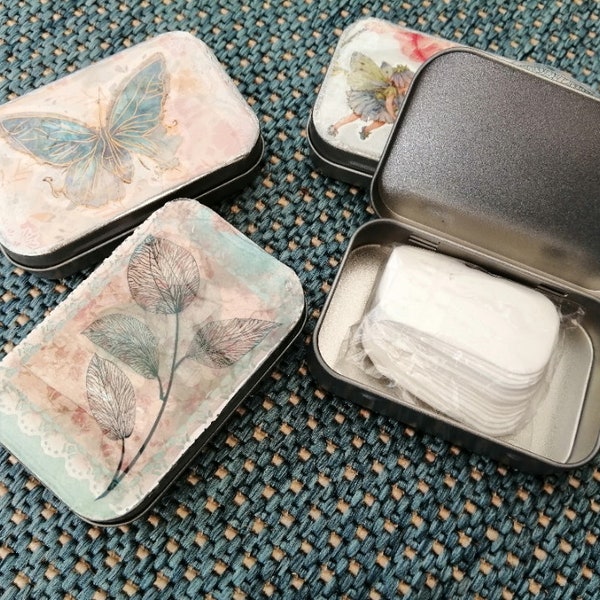 Little, decorated tins with soap.