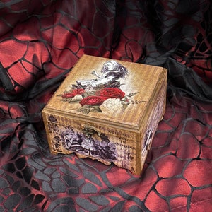 Alice in Wonderland tea box- ring box, Alice Unique decor, Alice Adventure,Vintage Alice in Wonderland, Alice gift, Alice