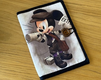 Couverture de livre Mickey Mouse personnalisée sur tissu, pochette, accessoires de livre, cadeaux livresques, protège-livre, pochette Kindle rembourrée