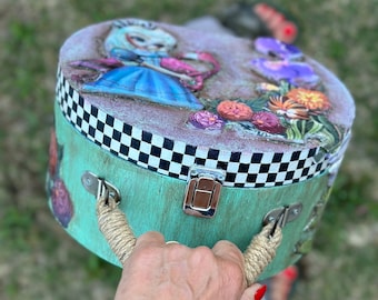 Alice in Wonderland Box,talking Flowers, Alice Home,alice's
